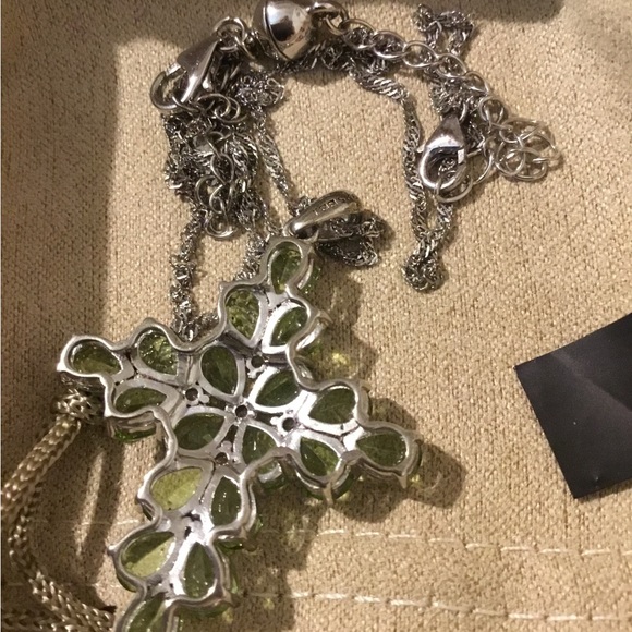 New 13.14 TCW Manchurian Peridot & 0.40TW White Topaz Rhodium/925 Cross Necklace - Picture 8 of 16